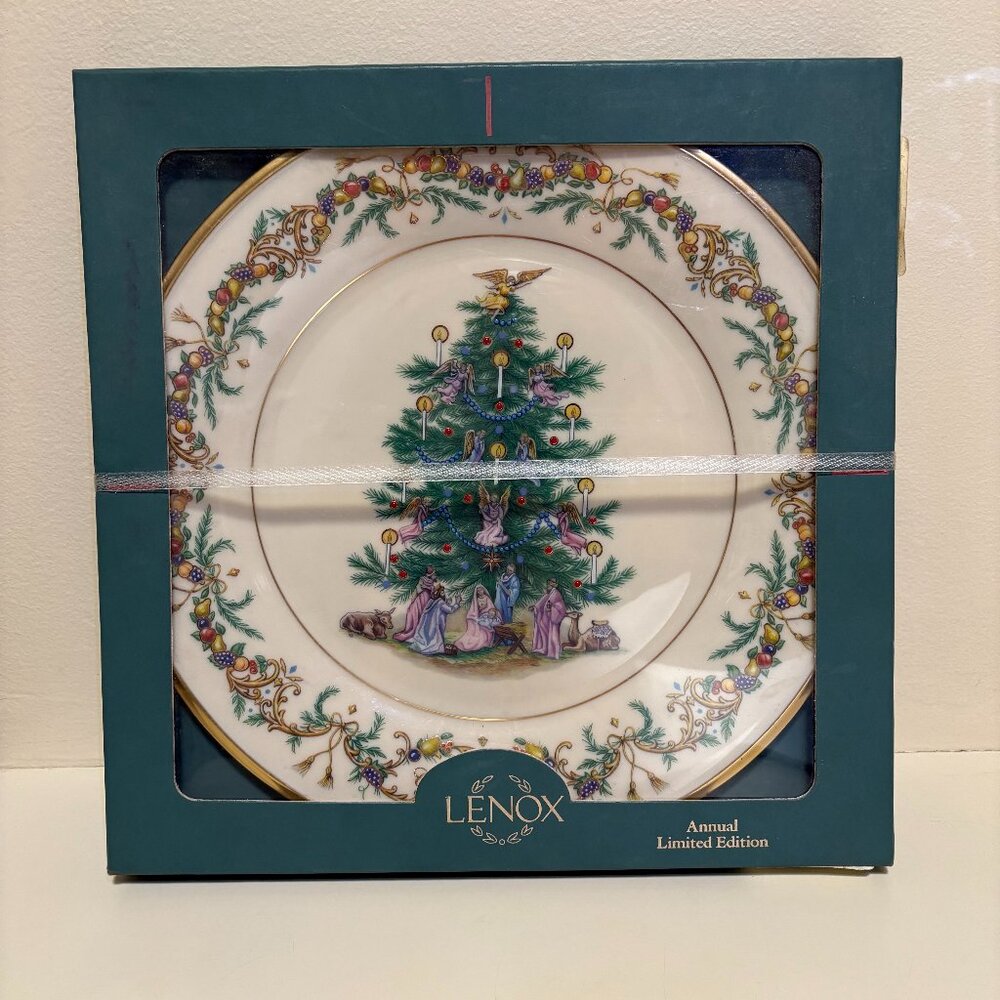 Lenox 1997 Annual Christmas Trees Around The World 10" Porcelain Plate - Italy